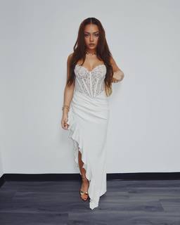 Avani Gregg feet photo thumbnail