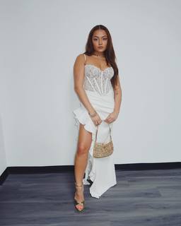 Avani Gregg feet photo thumbnail