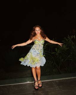 Avani Gregg feet photo thumbnail