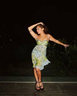 Avani Gregg feet photo thumbnail