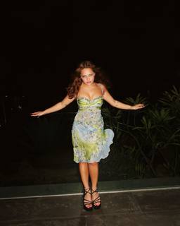 Avani Gregg feet photo thumbnail