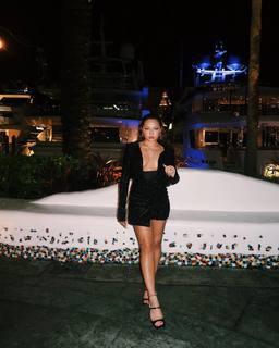 Avani Gregg feet photo thumbnail