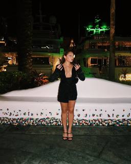 Avani Gregg feet photo thumbnail