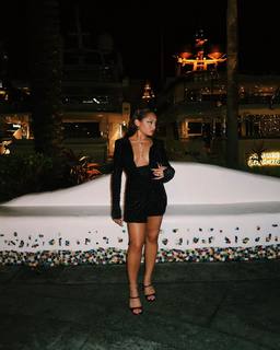 Avani Gregg feet photo thumbnail