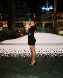 Avani Gregg feet photo thumbnail