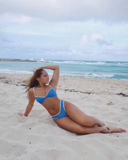 Avani Gregg feet photo thumbnail