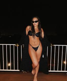 Avani Gregg feet photo thumbnail