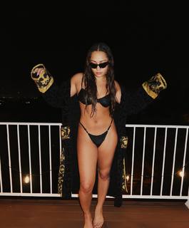 Avani Gregg feet photo thumbnail