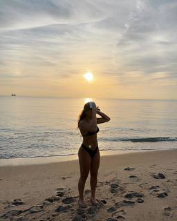 Avani Gregg feet photo thumbnail