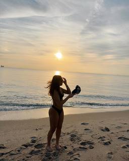 Avani Gregg feet photo thumbnail