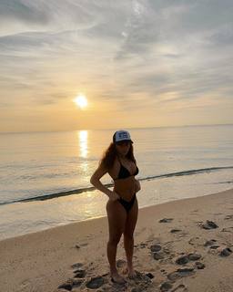 Avani Gregg feet photo thumbnail