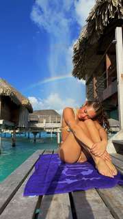 Avani Gregg feet photo thumbnail