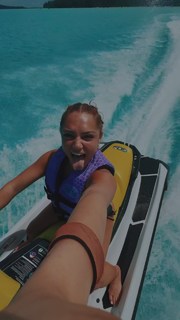 Avani Gregg feet photo thumbnail