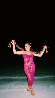 Avani Gregg feet photo thumbnail