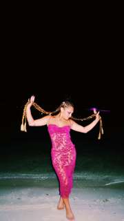 Avani Gregg feet photo thumbnail