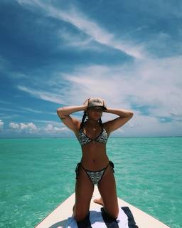 Avani Gregg feet photo thumbnail