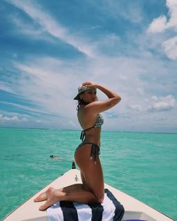 Avani Gregg feet photo thumbnail