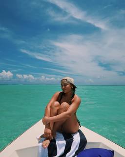 Avani Gregg feet photo thumbnail