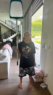 Avani Gregg feet photo thumbnail