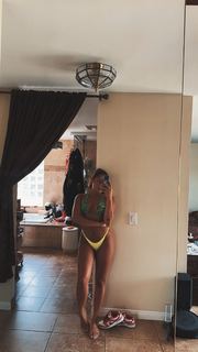 Avani Gregg feet photo thumbnail