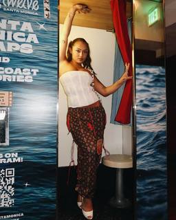 Avani Gregg feet photo thumbnail