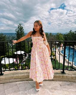 Avani Gregg feet photo thumbnail