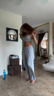 Avani Gregg feet photo thumbnail