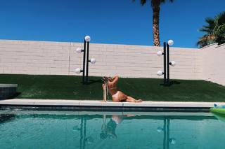 Avani Gregg feet photo thumbnail