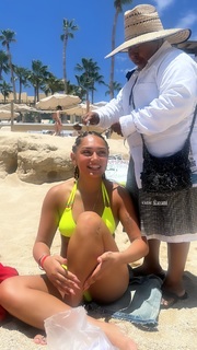 Avani Gregg feet photo thumbnail