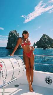 Avani Gregg feet photo thumbnail