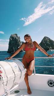 Avani Gregg feet photo thumbnail