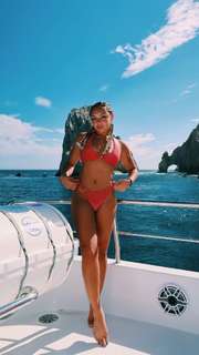 Avani Gregg feet photo thumbnail