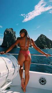 Avani Gregg feet photo thumbnail