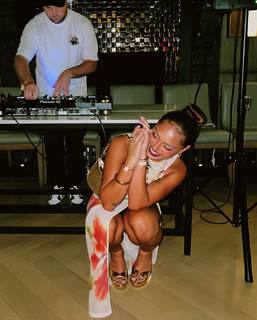 Avani Gregg feet photo thumbnail