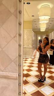 Avani Gregg feet photo thumbnail