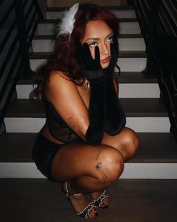 Avani Gregg feet photo thumbnail