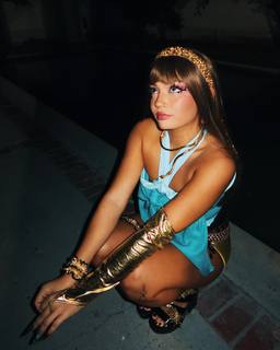 Avani Gregg feet photo thumbnail