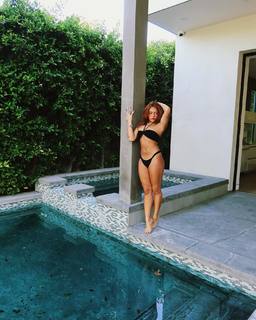 Avani Gregg feet photo thumbnail