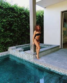 Avani Gregg feet photo thumbnail