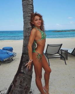 Avani Gregg feet photo thumbnail