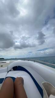 Avani Gregg feet photo thumbnail