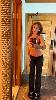 Avani Gregg feet photo thumbnail