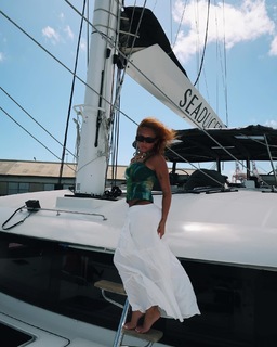 Avani Gregg feet photo thumbnail