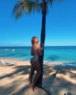 Avani Gregg feet photo thumbnail