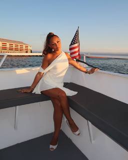 Avani Gregg feet photo thumbnail