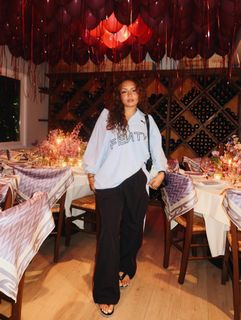 Avani Gregg feet photo thumbnail