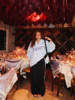 Avani Gregg feet photo thumbnail