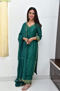 Avika Gor feet photo 11