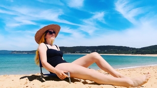 Aviva Baumann feet photo 1
