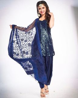 Avneet Kaur feet photo thumbnail